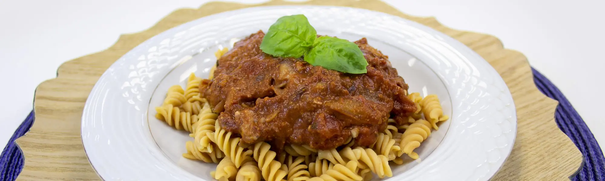 Bolognaise aux portobellos poêlés aux épices cajuns et aux noix de Grenoble