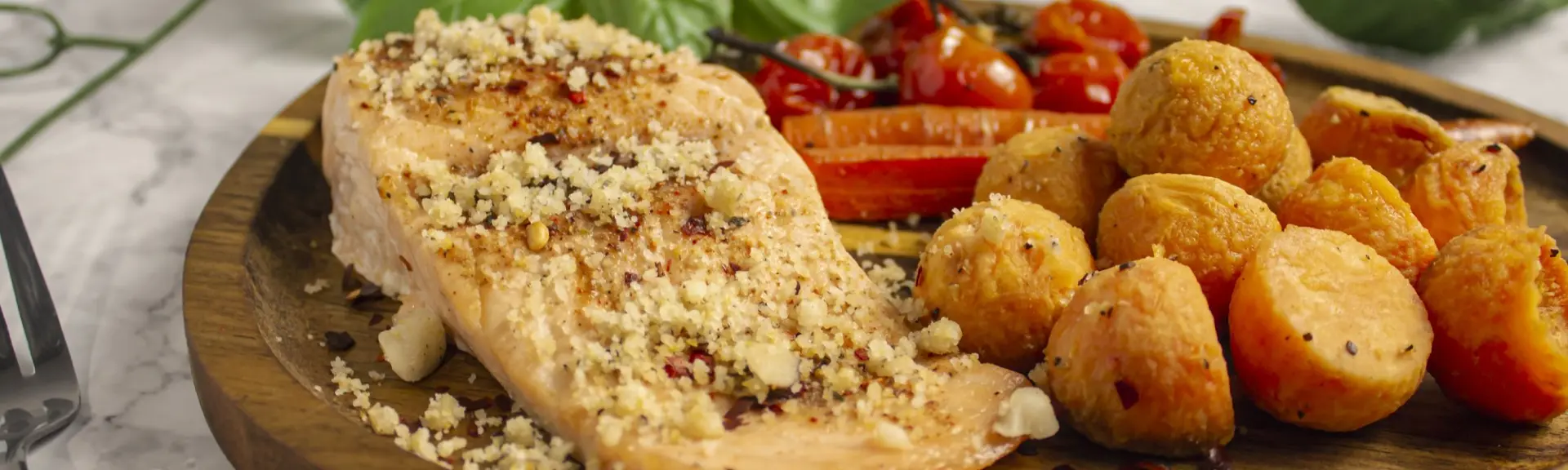 Saumon rôti au parmesan de noix du Brésil