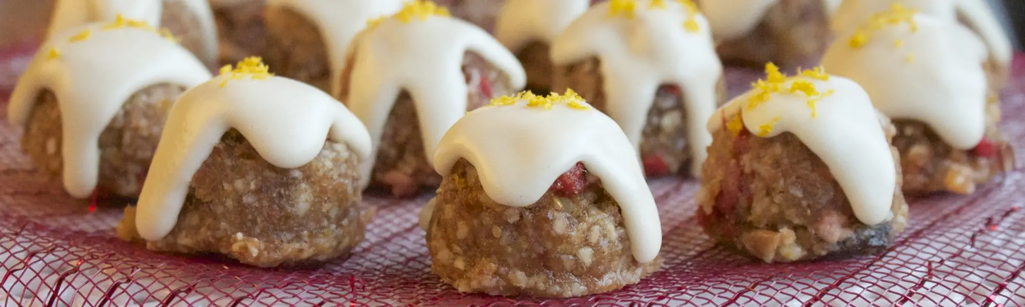 Mini boules de gâteau aux fruits (Cru et végétalien)