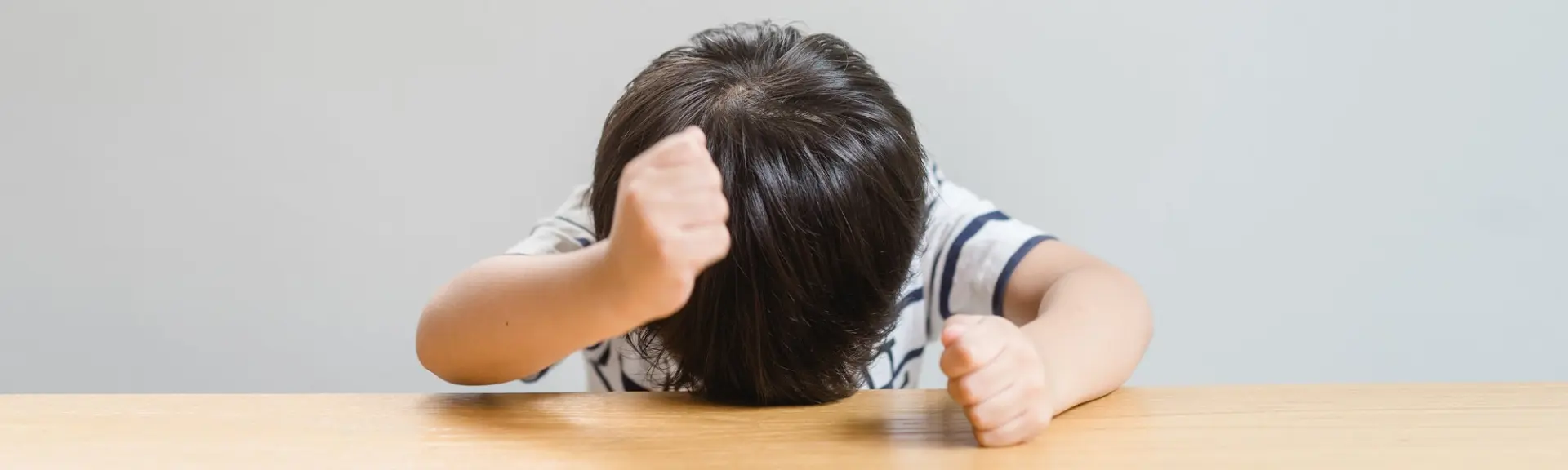 Mon enfant souffre-t-il du TDAH ? Signes, causes, et traitements naturels