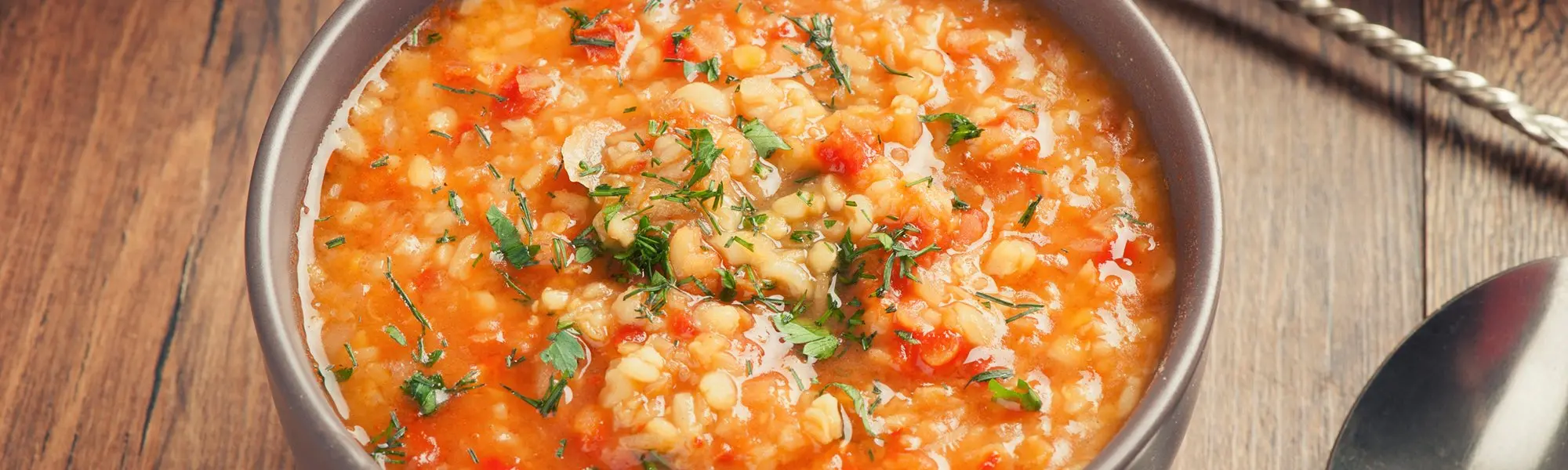 Soupe repas végétalienne aux lentilles à la mijoteuse
