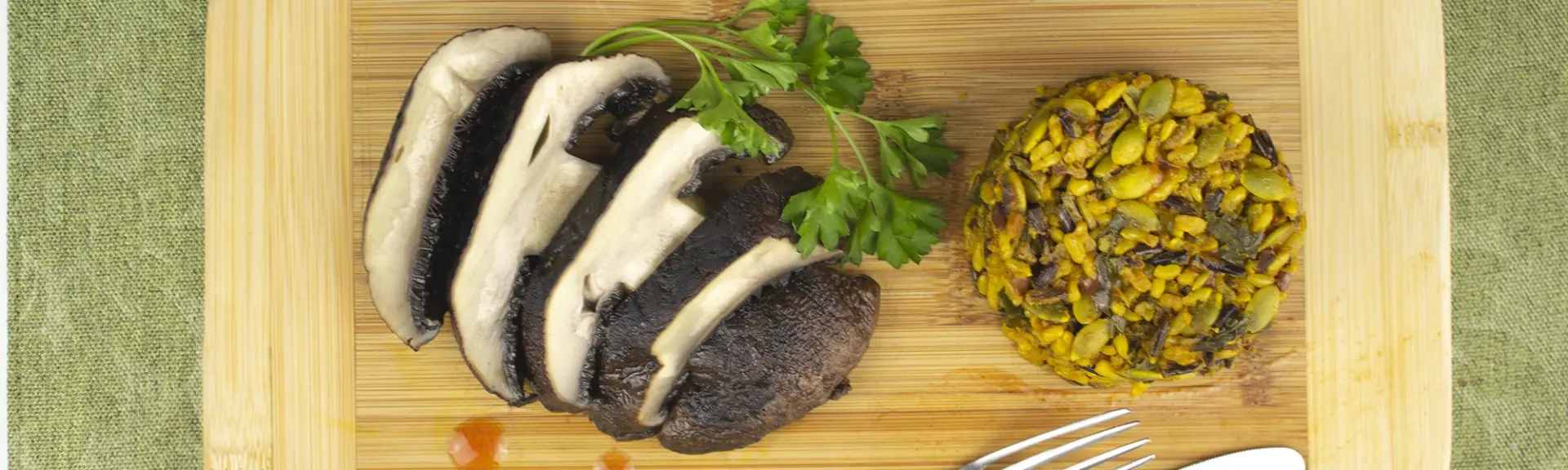 Portobello grillé avec riz sauvage au curcuma fermenté